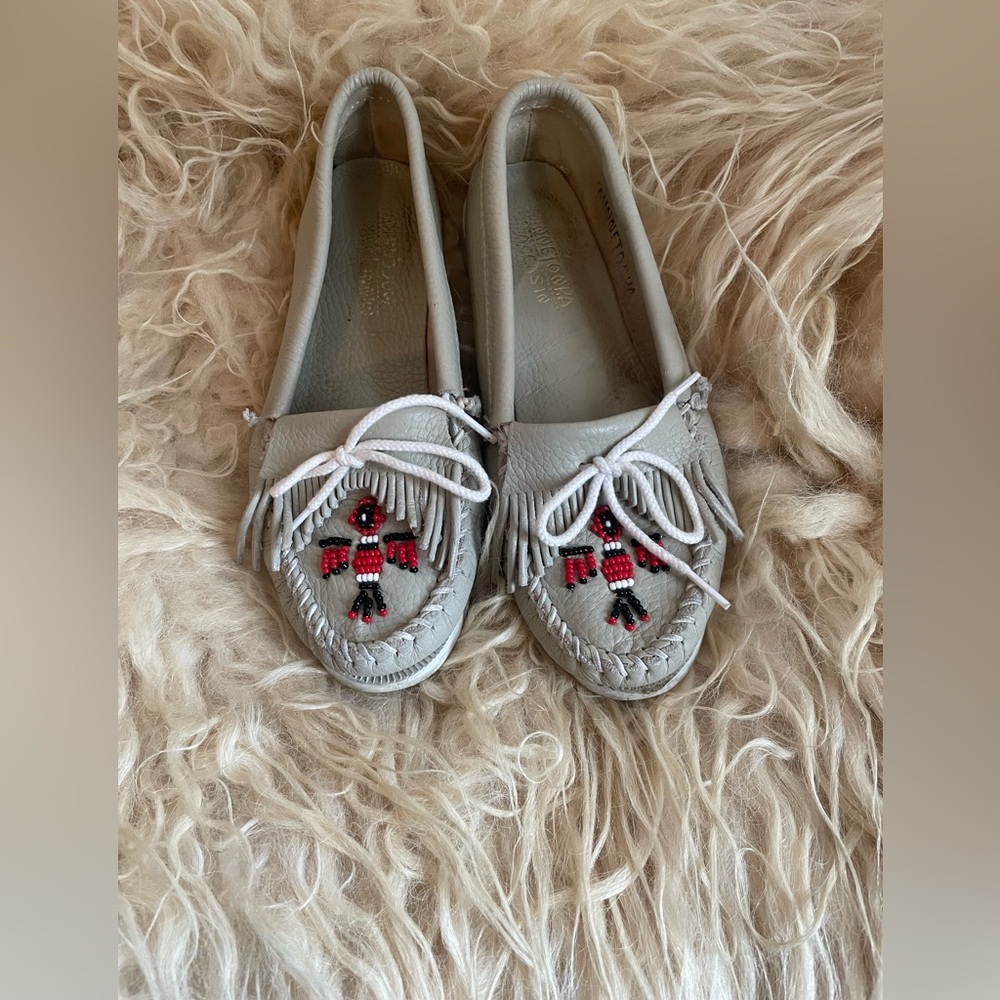 Minnetonka Women's Moccasins - Cream with Red and Black Beading
